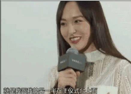 何超莲婚后罕见大尺度,与薛凯琪性感合照震撼曝光!