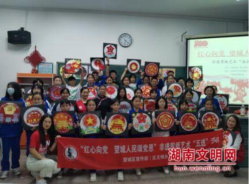 中央财经大学校园内有哪些特别的地标？游戏画面